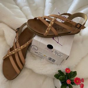 Tan leather sandal with gold braided strap